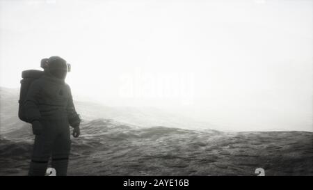 Astronauta su un altro pianeta con polvere e nebbia Foto Stock