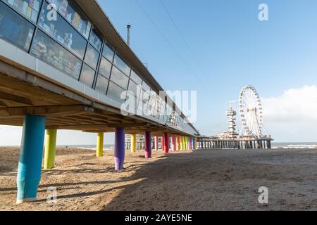 Molo sulla spiaggia di Scheveningen, l'Aia Foto Stock