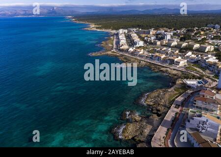 Vista aerea, Can Picafort, baia e porto, Maiorca, Isole Baleari, Spagna Foto Stock