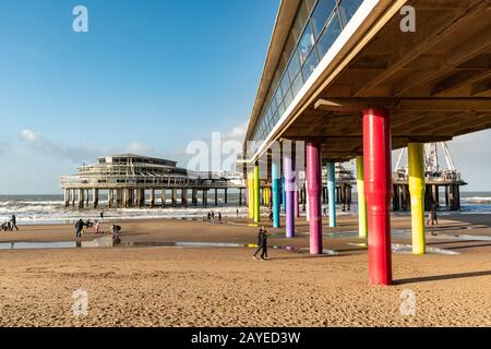 Molo sulla spiaggia di Scheveningen, l'Aia Foto Stock