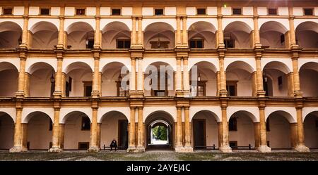 Vista sul Palazzo Eggenberg cortile posto turistico, famosa meta di viaggio in Stiria. Foto Stock