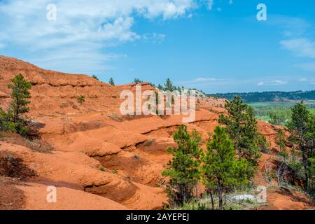 Un formata naturalmente rosse rocce di arenaria in Devils Tower National Monument, Wyoming Foto Stock