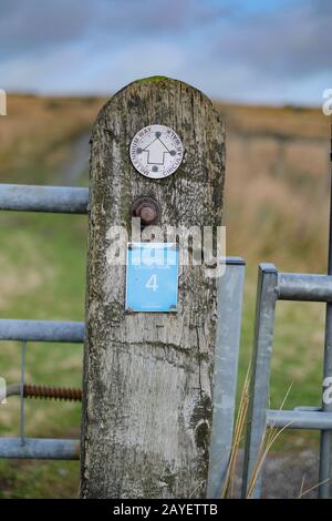 Millennium Way Sign On Thornton Moor, Bradford, West Yorkshire, Regno Unito Foto Stock