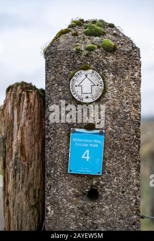 Millennium Way Sign On Thornton Moor, Bradford, West Yorkshire, Regno Unito Foto Stock