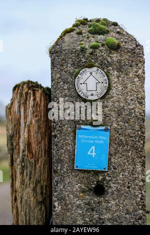 Millennium Way Sign On Thornton Moor, Bradford, West Yorkshire, Regno Unito Foto Stock