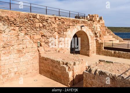 Il Castello di Sant Antoni, una fortezza situata nel villaggio spagnolo di Fornells a Minorca Spagna Foto Stock