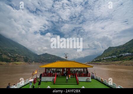 Ponte sulla nave passeggeri sul fiume Yangtze in Cina Foto Stock