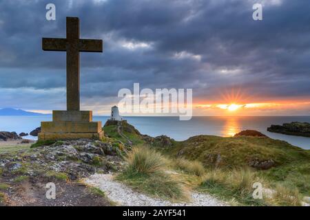 Faro di Tŵr Mawr su Ynys Llanddwyn sull'isola di Anglesey Foto Stock