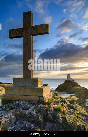 Faro di Tŵr Mawr su Ynys Llanddwyn sull'isola di Anglesey Foto Stock