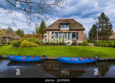 Tipico villaggio olandese di Giethoorn in Paesi Bassi Foto Stock