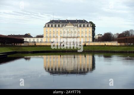 Castello di Augustusburg, patrimonio mondiale dell'UNESCO, vista da sud Foto Stock