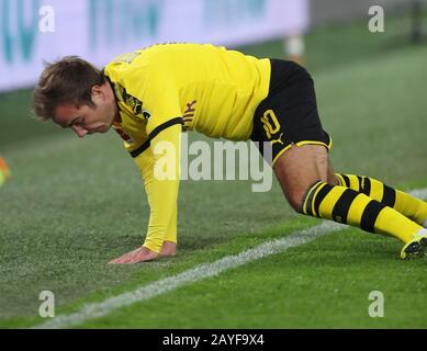 Dortmund, Germania. 15th Feb, 2020. Primo: 14.02.2020 Calcio, 2019/2020 1.Bundesliga: BVB Borussia Dortmund - Eintracht Francoforte 4: 0 deluso al suolo, Mario Gotze | utilizzo credito mondiale: DPA/Alamy Live News Foto Stock