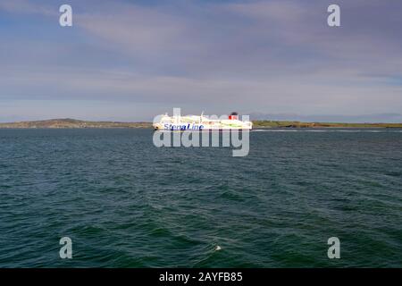 Holyhead Harbour Stena Adventurer Lasciando il porto in direzione dell'Irlanda. 18-01-2020 Foto Stock