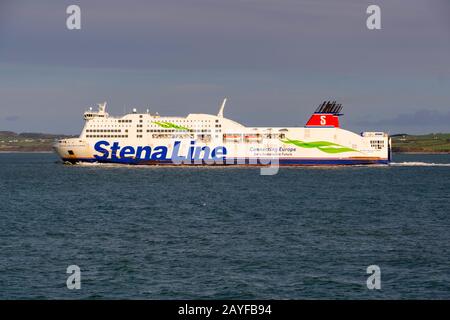 Holyhead Harbour Stena Adventurer Lasciando il porto in direzione dell'Irlanda. 18-01-2020 Foto Stock