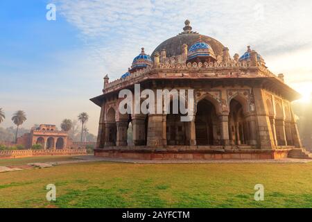 Tomba di ISA Khan, bella vista dell'alba, Humayun's Tomb Complex, Nuova Delhi, India Foto Stock