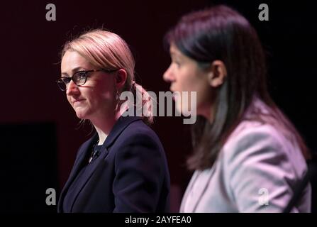 I candidati della leadership del lavoro Rebecca Long-Bailey (a sinistra) e Lisa Nandy, parlando durante le marchette della leadership laburista al centro della SEC, Glasgow. Foto Stock