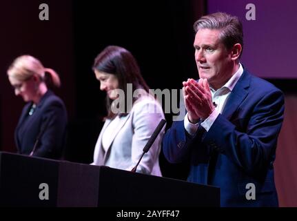 Candidato alla leadership di lavoro Sir Keir Starmer (a destra), insieme a Lisa Nandy (centro) e Rebecca Long-Bailey (a sinistra), parlando durante le marchette della leadership di lavoro al SEC Centre, Glasgow. Foto Stock