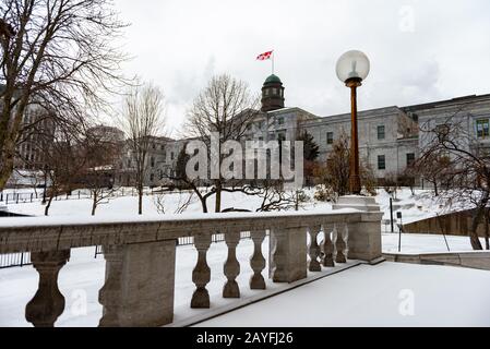 Montreal Quebec Canada 12 gennaio 2020: McGill University Arts Building in inverno, campus innevato Foto Stock