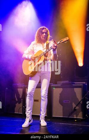 Copenaghen, Danimarca. 14th Feb, 2020. Il gruppo rock britannico The Darkness suona un concerto dal vivo ad Amager Bio a Copenhagen. Qui il chitarrista Dan Hawkins è visto dal vivo sul palco. (Photo Credit: Gonzales Photo/Nikolaj Bransholm/Alamy Live News). Foto Stock