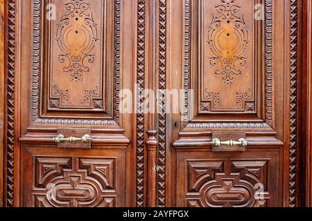 Stile antico porta in legno Foto Stock