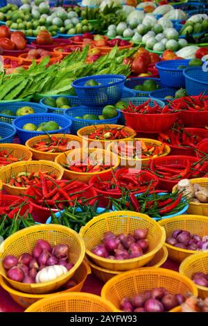 Mercato vegetale nella città vecchia, Thailandia, Phuket Foto Stock