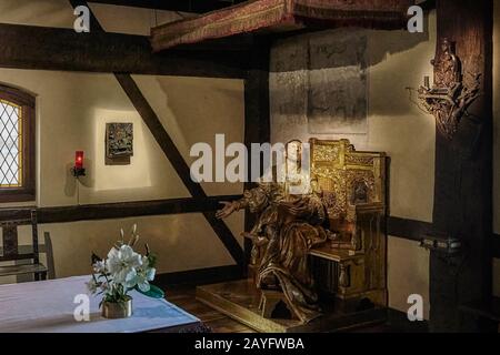 Scultura nella cappella dove Sant'Ignazio di Loyola si diede a Dio nel castello del 14th secolo dove nacque, Azpeitia, Guipuzcoa, Spagna. Foto Stock