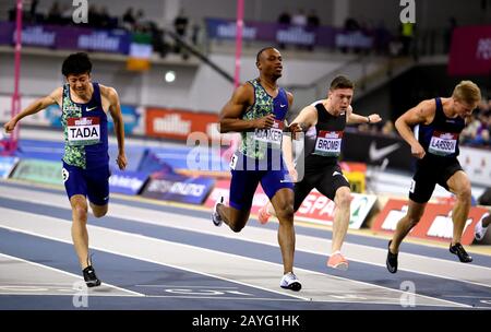 Ronnie Baker degli Stati Uniti vince il suo 60m di calore davanti al Giappone Shuhei Tada durante il Muller Indoor Grand Prix alla Emirates Arena, Glasgow. Foto Stock