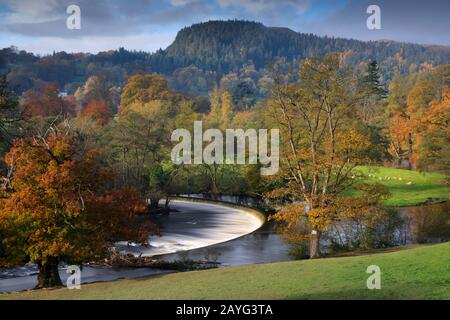 Horseshoe Falls, sul fiume Dee vicino a Llangollen nel Galles del Nord Foto Stock