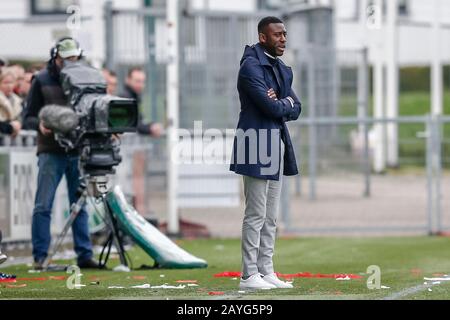 Spakenburg, Paesi Bassi. 15th Feb, 2020. Spakenburg, 15-02-2020, De Westmaat Tweede Divisie, calcio olandese, stagione 2019-2020, allenatore/allenatore di Kozakken Boys Rick Adjei durante la partita IJsselmeervogels - Kozakken Boys Credit: Pro Shots/Alamy Live News Credit: Pro Shots/Alamy Live News Foto Stock