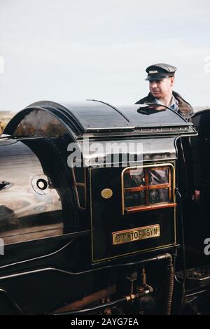 Autista del treno sulla ferrovia Romney, Hythe e Dymchurch Foto Stock