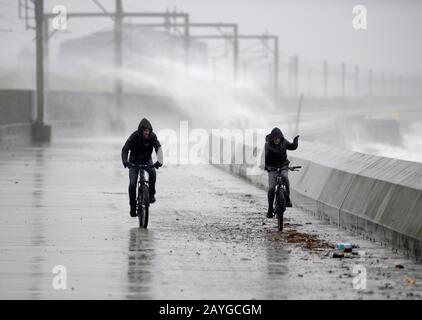 Saltcoat, North Ayrshire, Scozia, Regno Unito. 15th febbraio 2020. Storm Dennis batte Saltcoat sul CREDITO della costa Ayrshire: Chris McNulty/Alamy Live News Foto Stock