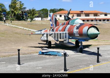 Warplane e missile al Museo del Aire a Cuba. Il Museo del Aire è stato un museo nazionale aeronautico situato nel sobborgo sud-ovest di Havana Foto Stock