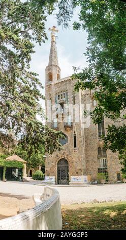 28 LUGLIO 2018, BARCELLONA, SPAGNA: Edificio a torre Bellesguard progettato da Antoni Gaudi Foto Stock