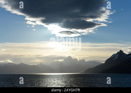 Vista sulle montagne vicino all'Agostini Sound, Cordillera Darwin, a Tierra del fuoco, nel Cile meridionale. Foto Stock