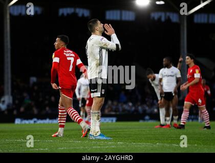 Craven Cottage, Londra, Regno Unito. 15th Feb, 2020. Campionato Italiano Calcio, Fulham contro Barnsley; Aleksandar Mitrovic di Fulham pregare per il cielo durante la 2nd metà chiedendo un obiettivo credito: Azione Plus Sport/Alamy Live News Foto Stock