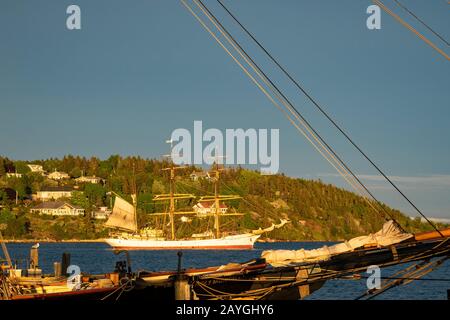 Barque Picton Castello in corso nel porto di Lunenburg, Nuova Scozia, Canada. Foto Stock