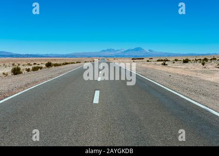 Autostrada 52 vicino a Susques nelle Ande, Jujuy provincia, Argentina. Foto Stock