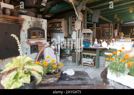 Gietrzwald, Polen - 21 juli 2018: Un ristorante speciale in Polonia dove tutto è conservato in stile antico Foto Stock