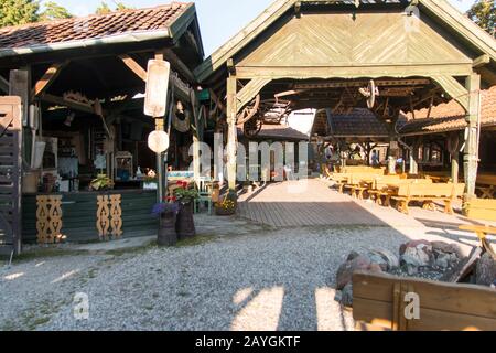 Gietrzwald, Polen - 21 juli 2018: Un ristorante speciale in Polonia dove tutto è conservato in stile antico Foto Stock