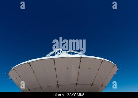 Un vecchio modello di radiotelescopi presso LE strutture DI ALMA (Atacama Large Millimeter/submillimeter Array), che è un interferometro astronomico di radi Foto Stock