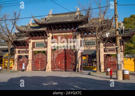 Shanghai, Cina - 14 Febbraio 2018: Tempio Di Longhua A Shanghai Cina. Il tempio di Longhua si trova nella periferia meridionale di Shanghai, è uno dei f Foto Stock