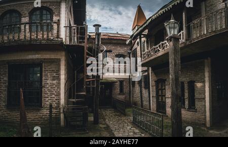 Gonzalez CATAN, ARGENTINA, 28 SETTEMBRE 2019: Edificio abbandonato nella splendida città medievale di Campanopolis. Foto Stock