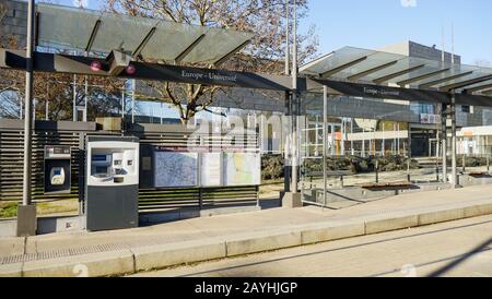 T2 stazione Tramway, Campus di Lione 2 Lumiere University, Bron, Francia Foto Stock