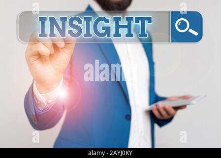 Scrittura a mano concettuale che mostra Insight. Concetto significato capacità ottenere una conoscenza approfondita accurata di qualcuno o qualcosa Foto Stock