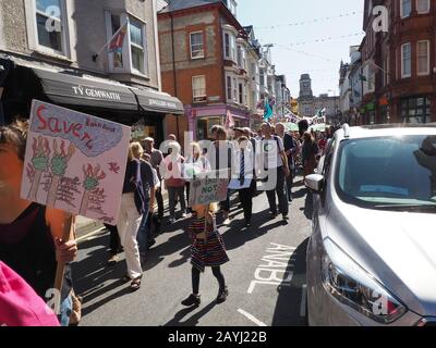 Scuole Sciopero per il clima Marzo a Aberystwyth, Galles Occidentale, 20th Settembre 2019 Foto Stock