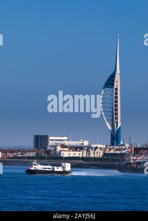 Island Flyer un Griffon 12000TD hovercraft che opera tra Southsea (Portsmouth) e Ryde sull'isola di Wight sulla costa sud inglese Foto Stock