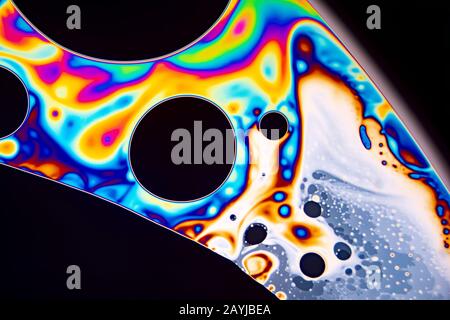 Superficie di una bolla di sapone con effetto di interferenza, Germania Foto Stock