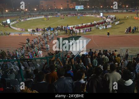 Lahore, Pakistan. 15th Feb, 2020. I giocatori di Kabaddi sembrano in azione durante la partita semi-finale 2nd tra Pakistan e Iran, mentre il team Pakistan Kabaddi vince la partita semi-finale entro il 52-30 durante la Kabaddi World Cup 2020 al Punjab Stadium Lahore il 15 febbraio 2020. La Coppa del mondo di Kabaddi 2020 inizia in Pakistan. Tutto è previsto per la 'Kabaddi World Cup 2020' che si tiene in tre città Lahore, Faisalabad e Gujrat dal 09 al 16 febbraio. Rispettivamente l'evento è organizzato congiuntamente dal governo Punjab, dal Consiglio Sportivo Punjab (SBP) e dalla Pakistan Kabaddi Federation (PKF). Credito: Pacific Press Agency/A. Foto Stock