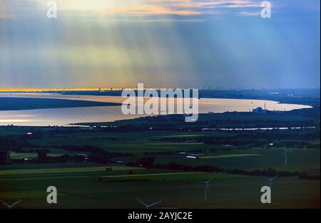 Estuario dell'Elba con pianta atomica Brokdorf, vista aerea, Germania, Schleswig-Holstein Foto Stock