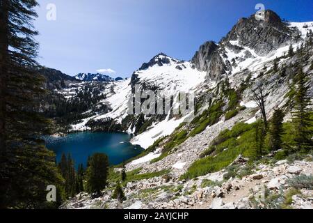 Alpine Lake, Sawtooth Wilderness, Idaho, Stati Uniti Foto Stock
